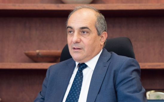 Экс-спикер парламента Кипра предстанет перед судом по делу о "золотых паспортах".