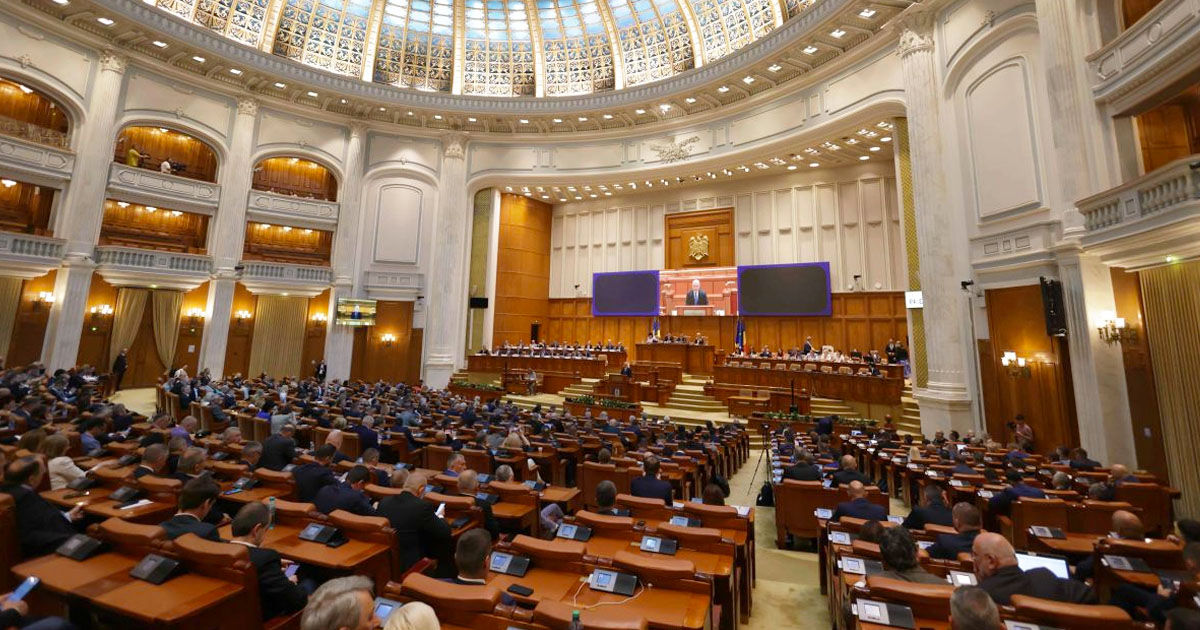 Numărul parlamentarilor ar putea fi redus cu 10% în România.