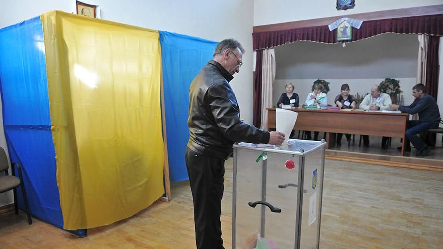 ЦИК Украины официально объявил о втором туре выборов президента.