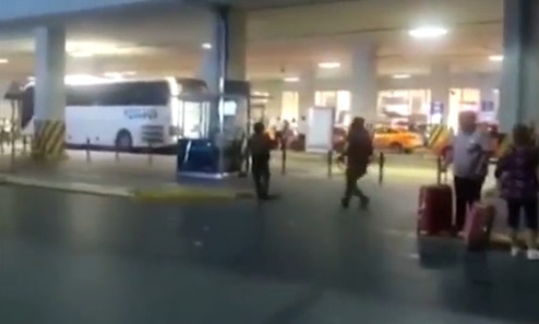 Число пострадавших при взрывах в аэропорту Стамбула увеличилось до 60.