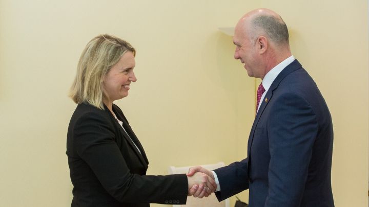 Prim-ministrul Pavel Filip a avut o întrevedere cu Asistentul Adjunct al Secretarului de Stat al SUA, Bridget Brink. Foto: gov.md