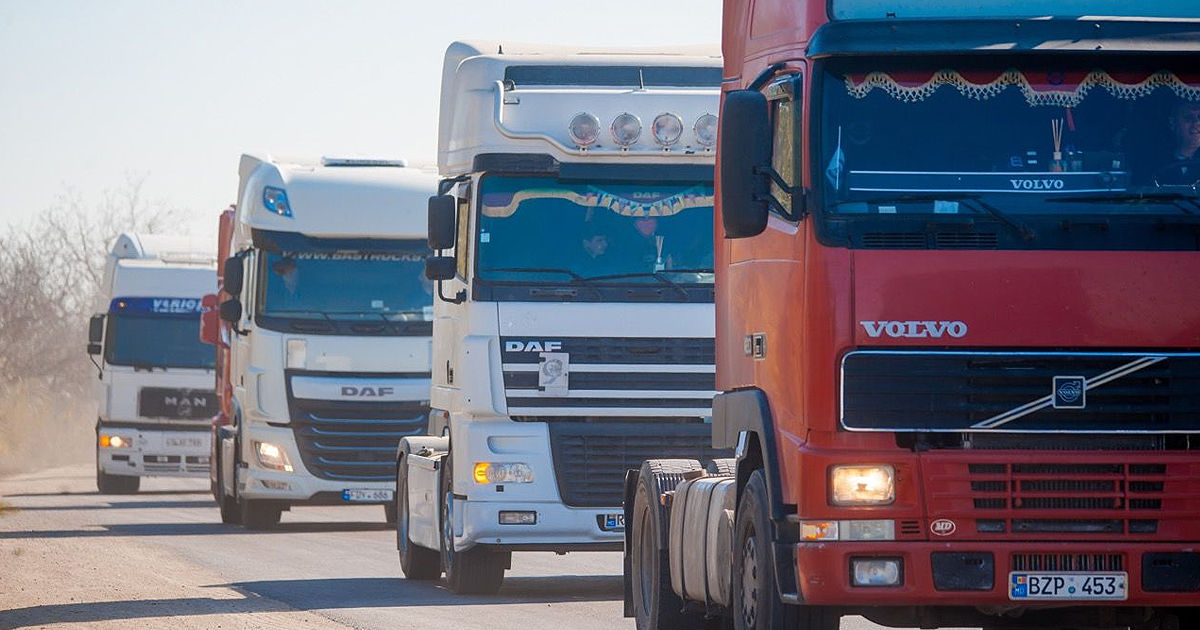 Noi reguli pentru transportatori: Taxele pentru folosirea drumurilor vor fi calculate în funcție de kilometrii parcurși.