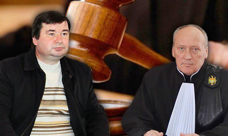 Двух магистратов, судимых за пассивную коррупцию, оправдали.