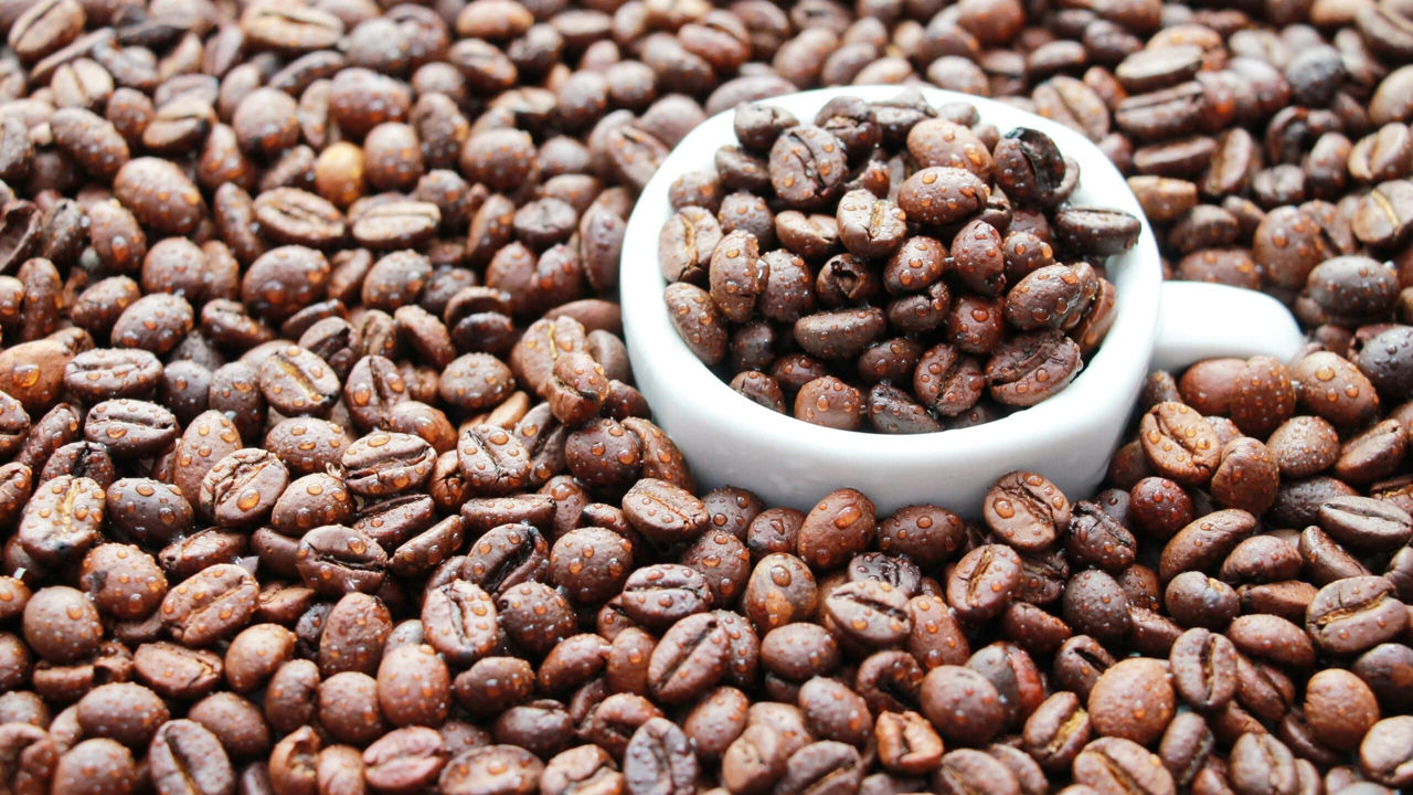 Цены на кофе в мире выросли на 20% из-за жары в Азии.