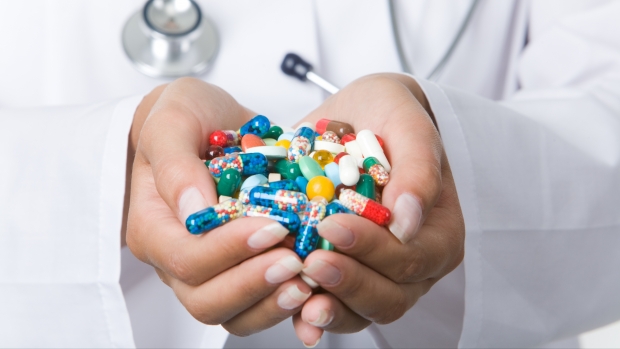 Cu toate astea, preparatele continuă să fie comercializate liber în farmacii, susțin specialiștii.