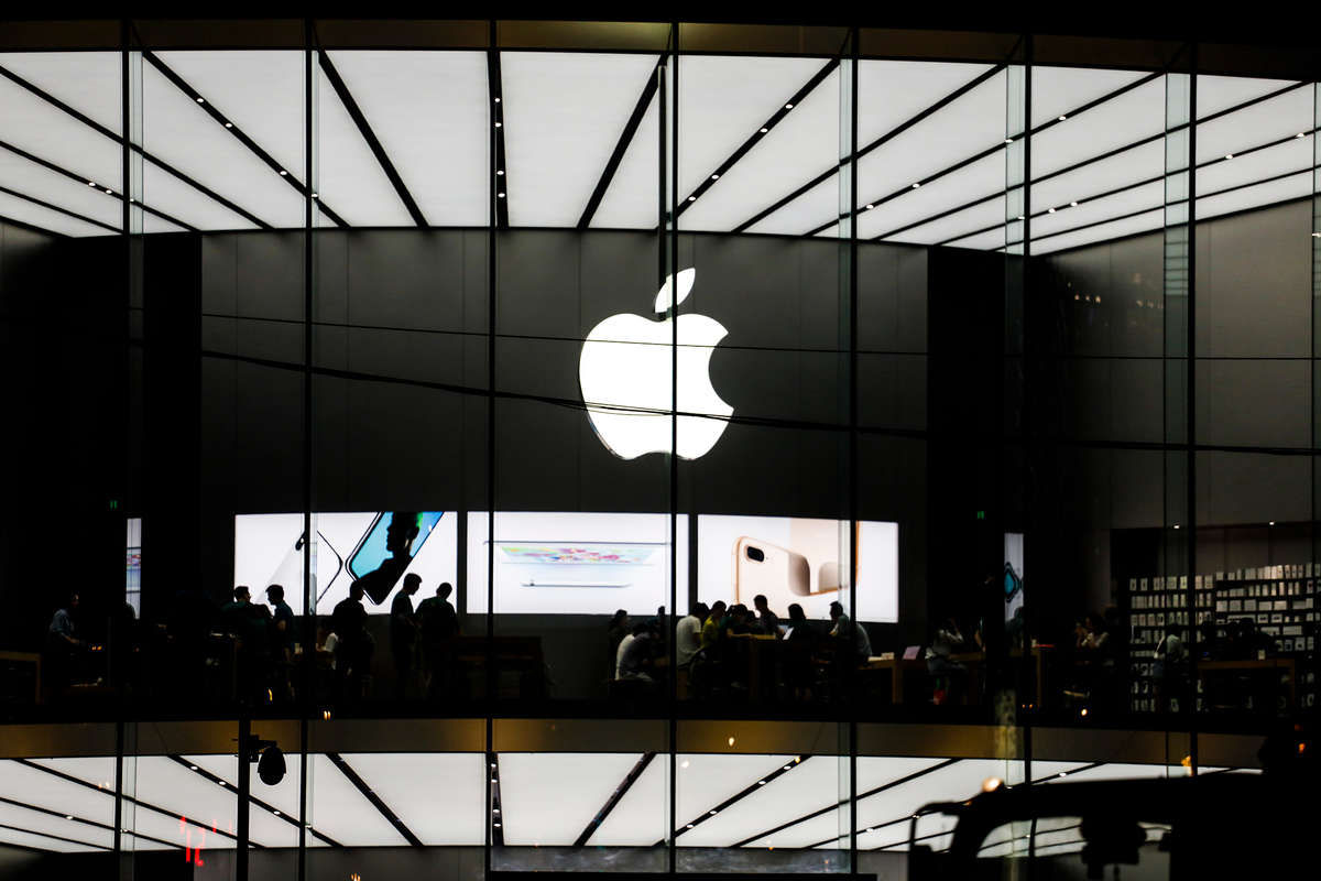 Apple, dată în judecată pentru publicitate înșelătoare privind funcțiile de inteligență artificială.