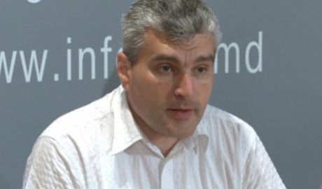 Слусарь сказал, что страна может быть сохранена путем радикальных политических изменений.