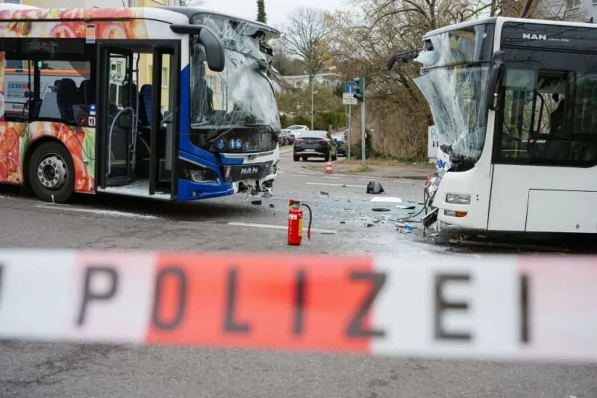 30 de persoane, inclusiv copii, au fost rănite în urma coliziunii a două autobuze în Germania.