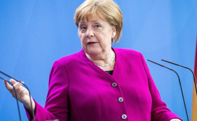 Меркель поздравила Санду с победой на выборах президента.