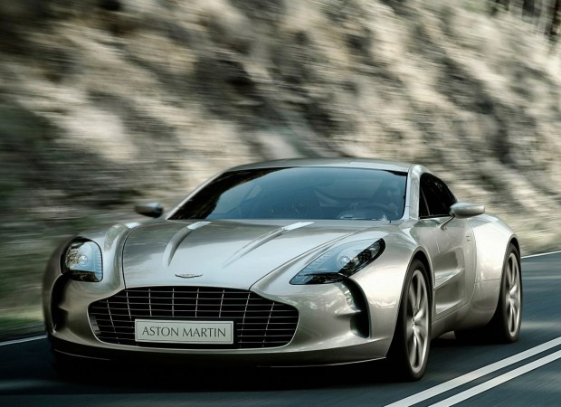 Zvonurile nu au fost comentate de purtătorii de cuvânt a companiilor, însă voci din culise susţin că Mercedes-Benz ar fi interesată în achiziţionarea companiei britanice.