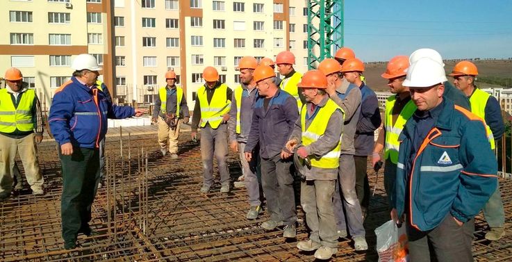 Problema creșterii salariilor în ramura construcțiilor, dezbătută