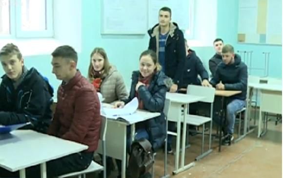 Здание должны были подключить к системе отопления еще в середине октября.