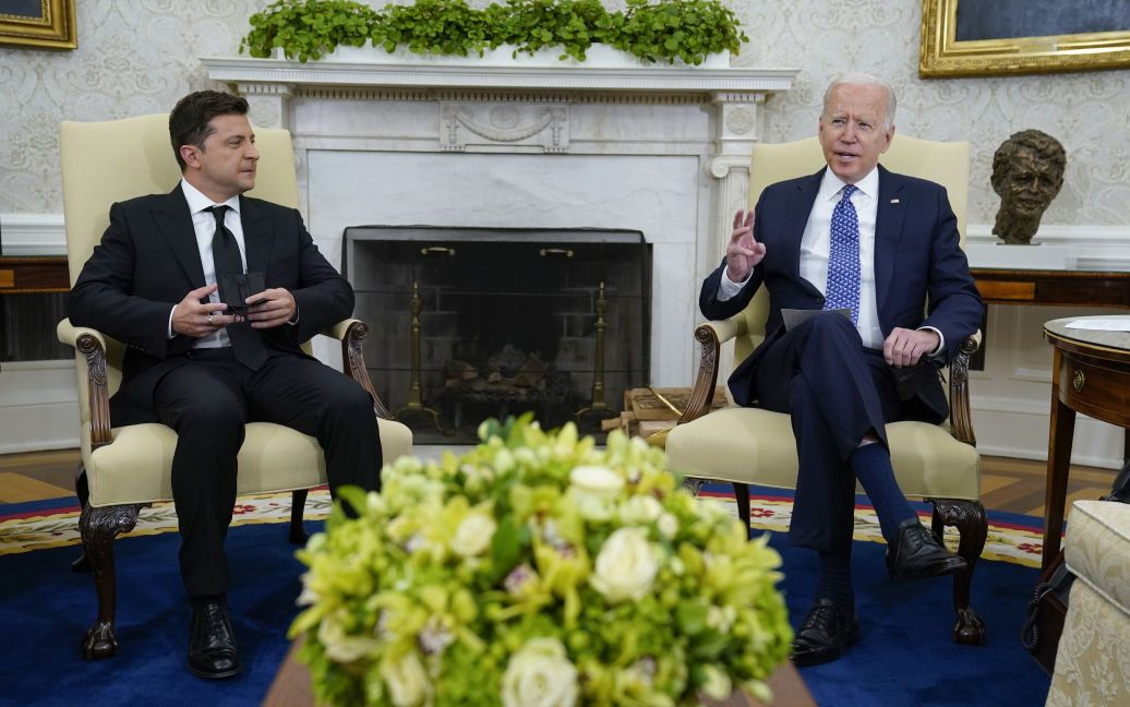 The Guardian: Зеленский "провалил" свой первый визит в США, Байден "был зол".