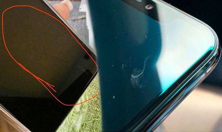  iPhone 11 царапается от воздуха.