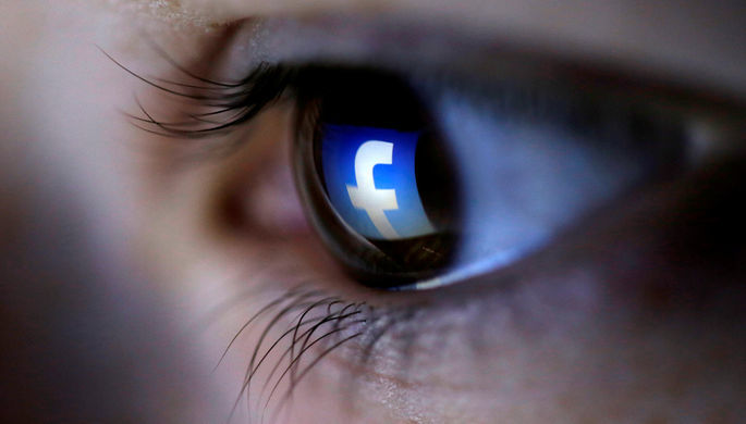 Facebook ограничит приложениям доступ к данным пользователей. Фото: Reuters