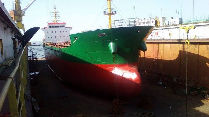 На промежуточном ремонте в АСРЗ находится сухогруз LAURUS, дедвейтом 5480 тонн, порта приписки Джурджулешты Молдовы.