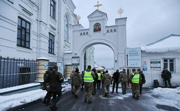 Сотрудники СБУ пришли с обысками в Киево-Печерскую лавру.