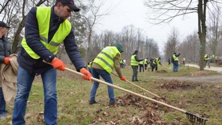 Свыше 300 человек приняли участие в уборке парка La Izvor.