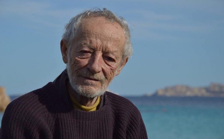 Проживший 30 лет на острове итальянец рассказал, как перенести самоизоляцию.
