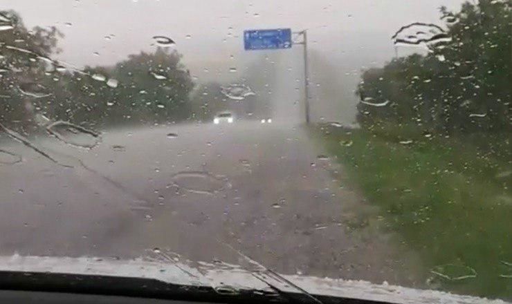 На севере страны прошли сильные дожди с градом.