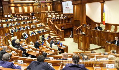 О выделяемых пасхальных премиях социалисты узнали из прессы.