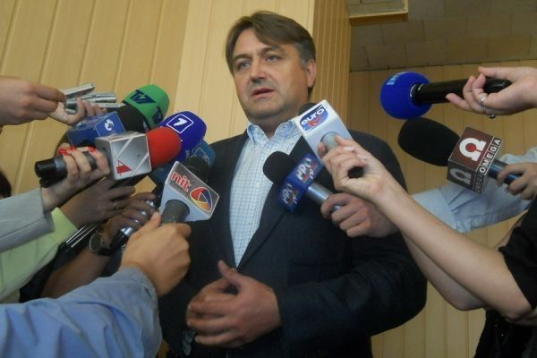 Guma a fost condamnat in Romania la 4 ani de inchisoare, a scris Ziarul de Garda pe pagina sa electronica.
