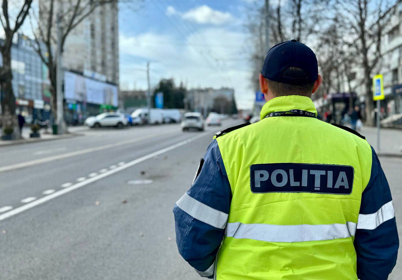Polițiștii au stopat mii de șoferi pentru diverse încălcări rutiere în weekend.