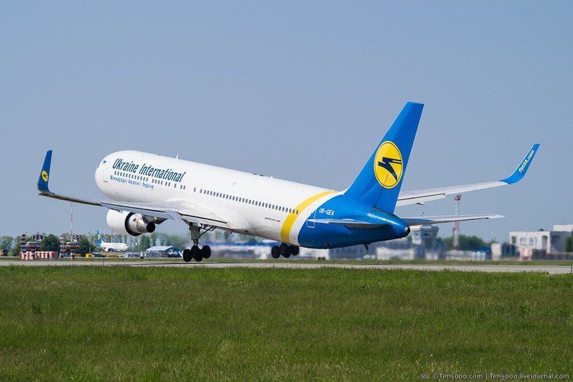 Самолет украинской авиакомпании МАУ вылетел в Одессу, не взяв на борт около 30 человек.