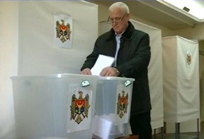 Peste 3.700 de observatori monitorizează scrutinul prezidențial de astăzi, pe întreg teritoriul ţării. Foto: ziare.com