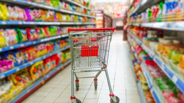 Ceva mai departe de casele chișinăuienilor se află magazinele precum Rogob, Pegas, Fourchette, IMC Market, Bonus. Foto: leavehome.com