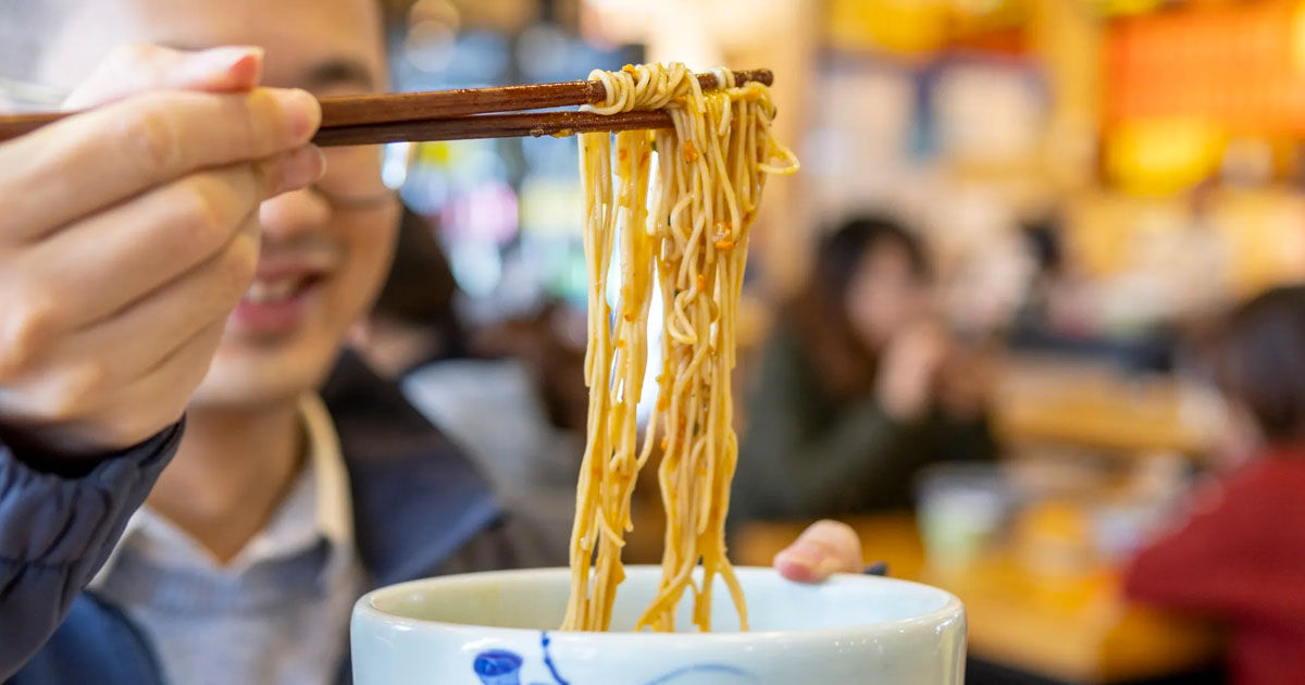 Oamenii de știință japonezi au descoperit o legătură între consumul de ramen și mortalitatea prematură.