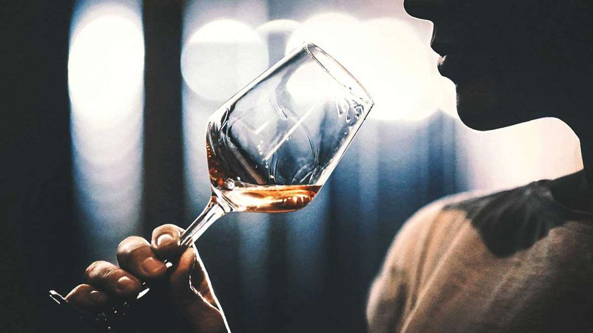 Studiu: Alcoolul crește riscul apariției cancerului cavității bucale cu 50%.