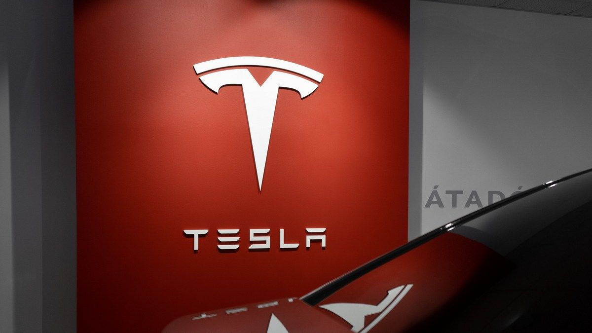 Tesla восстанавливается после обвала
