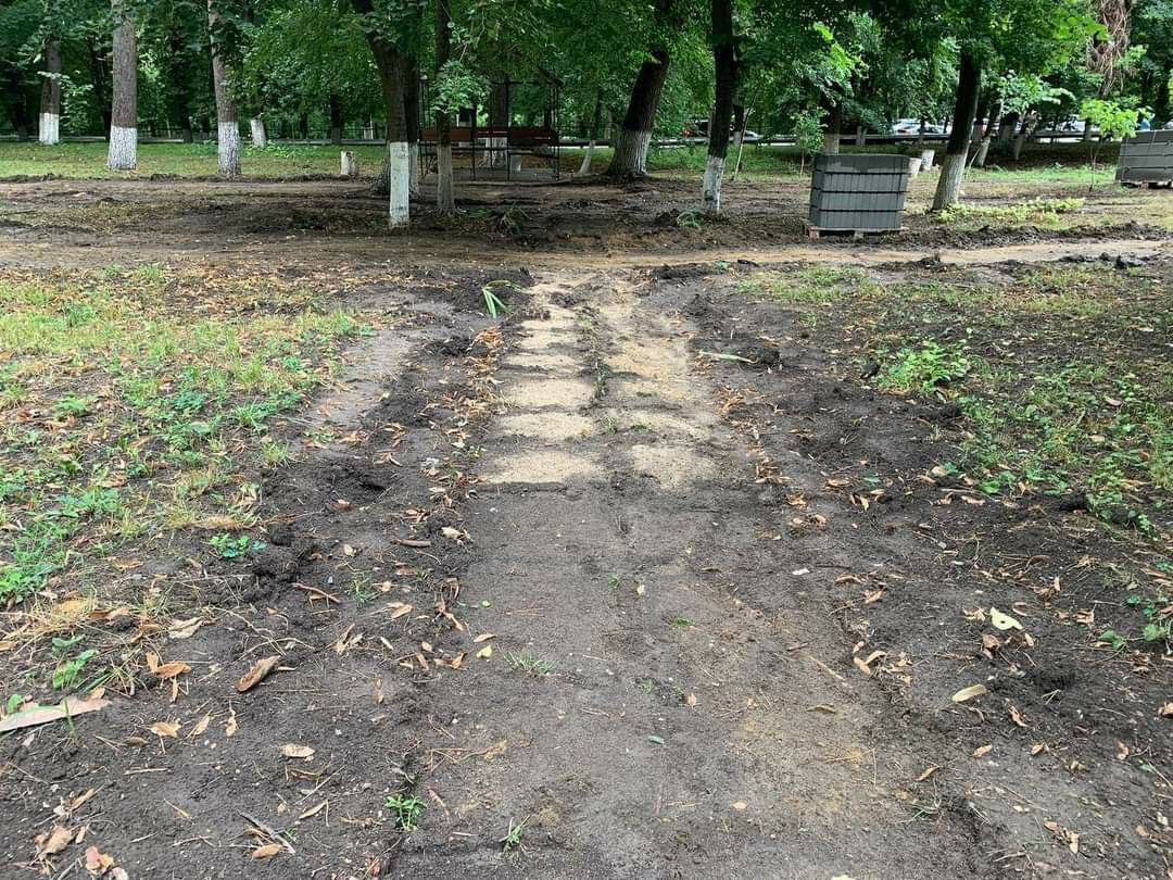 На Рышкановке начались работы по обустройству мини-сквера.