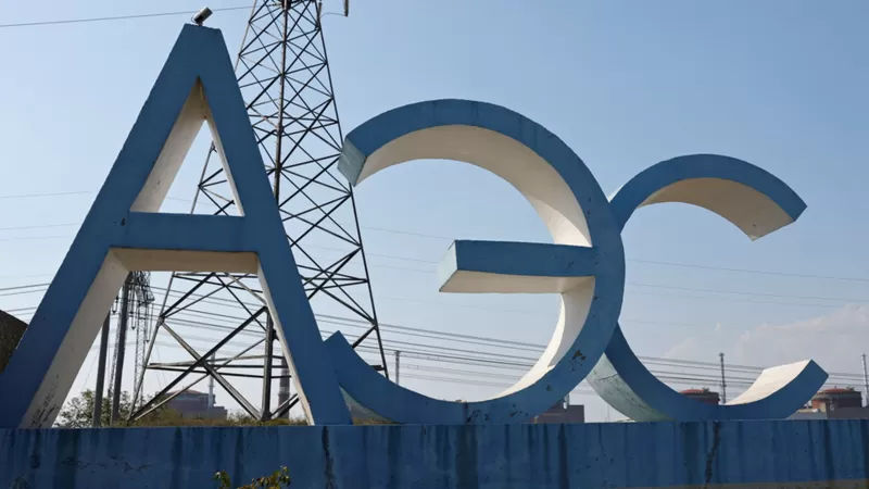 Вокруг Запорожской АЭС усилились бои в день приезда инспекторов МАГАТЭ.