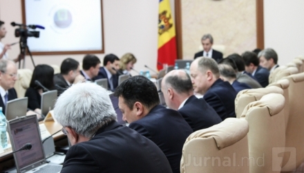 Ministrul Finanţelor, Anatol Aarapu, a anunţat că Victor Barbăneagră a scris cerere de demisie.