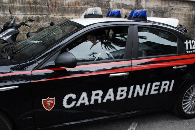 Crimă odioasă într-o familie de moldoveni stabiliți de mai mulți ani în Italia. Un bărbat și-a omorât soția cu un cuțit.
