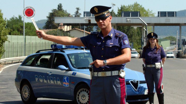 Italia: Un moldovean a mituit un polițist. Pedeapsa primită