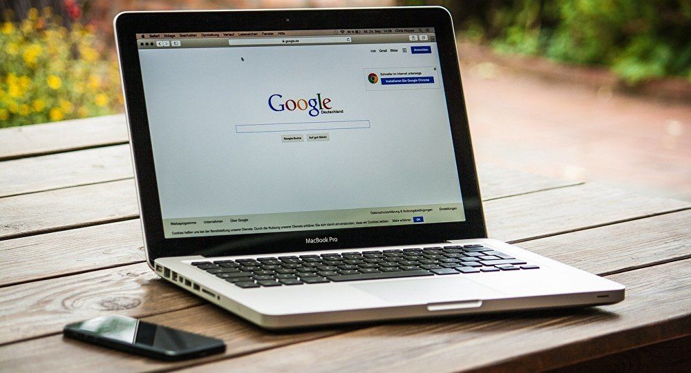 Люди рассказали о самых впечатляющих «пасхалках» Google.