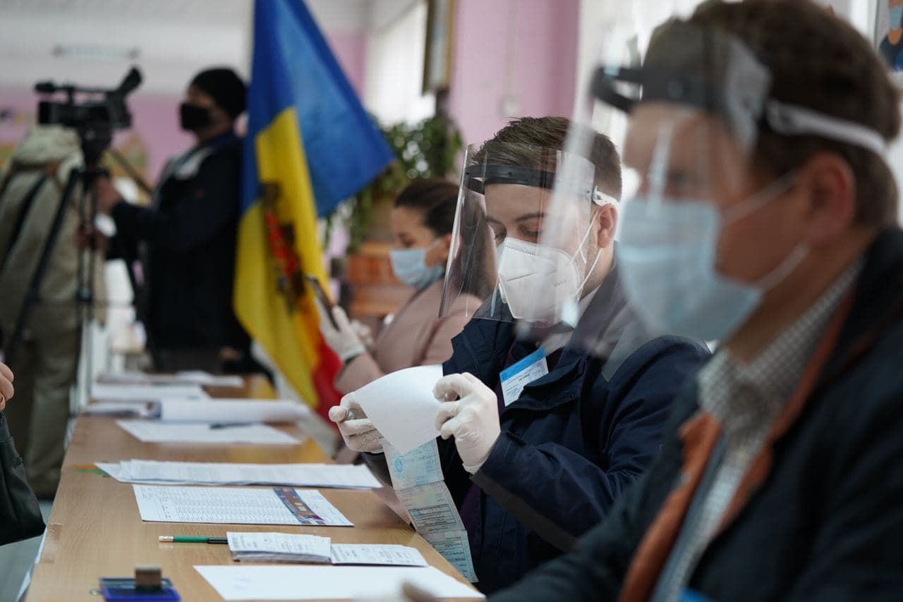 ЦИК аккредитовала еще 214 наблюдателей на внеочередных парламентских выборах.
