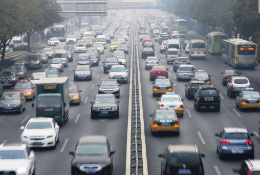 Mai multe oraşe din Germania vor interzicerea circulaţiei maşinilor diesel. 