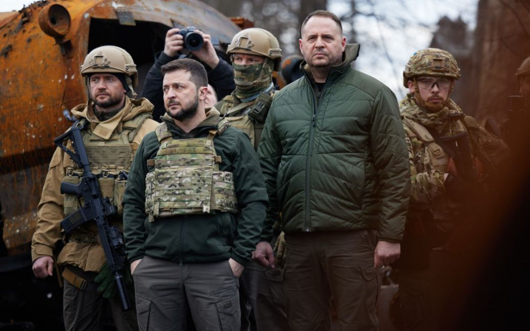 Украинский президент Владимир Зеленский впервые с начала боевых действий посетил Запорожье.