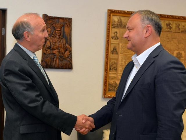 Igor Dodon a scris pe pagina sa de facebook ca ambasadorului SUA a vizitat oficiul PSRM.