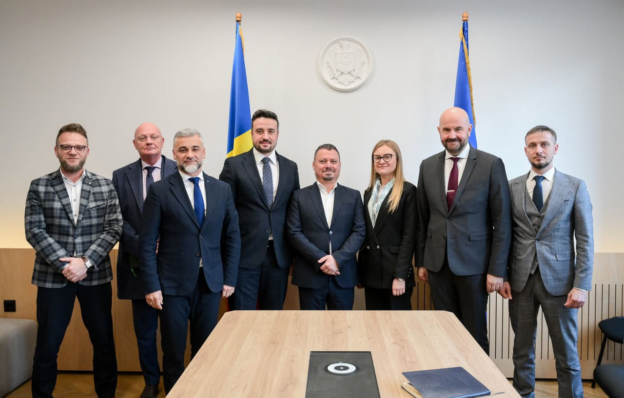 Moldova și România au convenit să sprijine inițiativele pentru consolidarea cooperării în sectorul transporturilor.