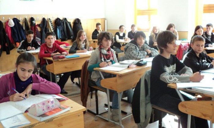 Школьники начальных и гимназиальных классов будут получать учебники бесплатно. 