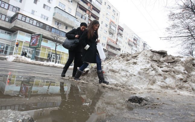 În următoarele zile, izolat vor cădea ninsori.