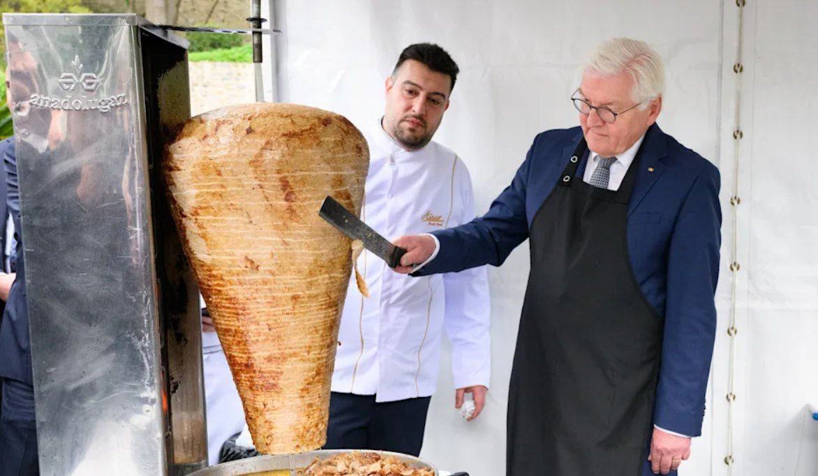Президент Германии приехал в Турцию с 60 кг мяса для кебаба.
