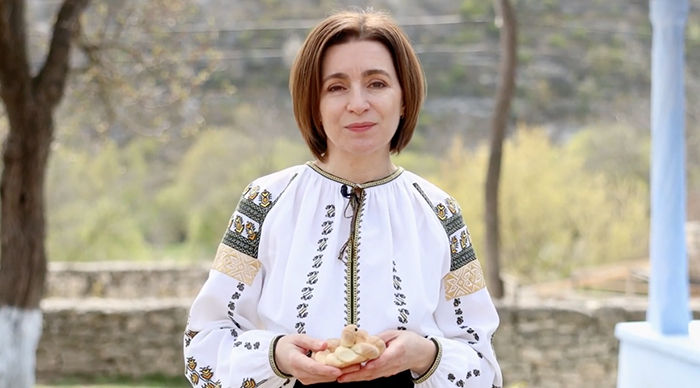 Санду: В этом году Пасха особенная - мы все молимся за мир.