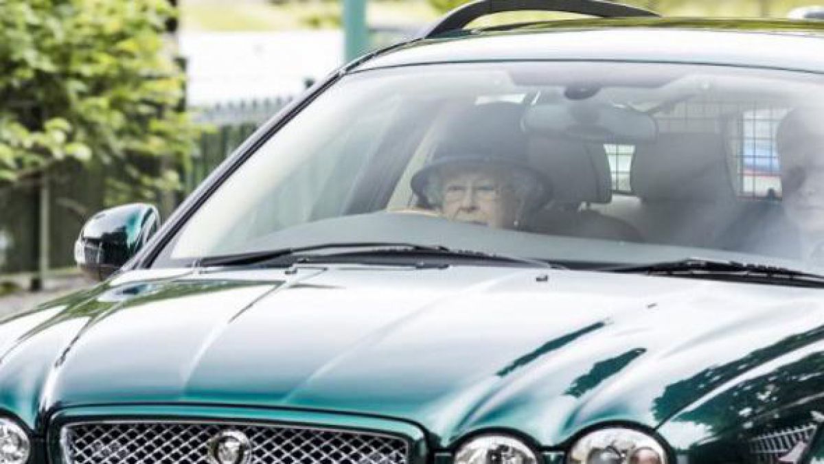 Singura persoană care are voie să conducă fără permis în Marea Britanie. Foto: twitter