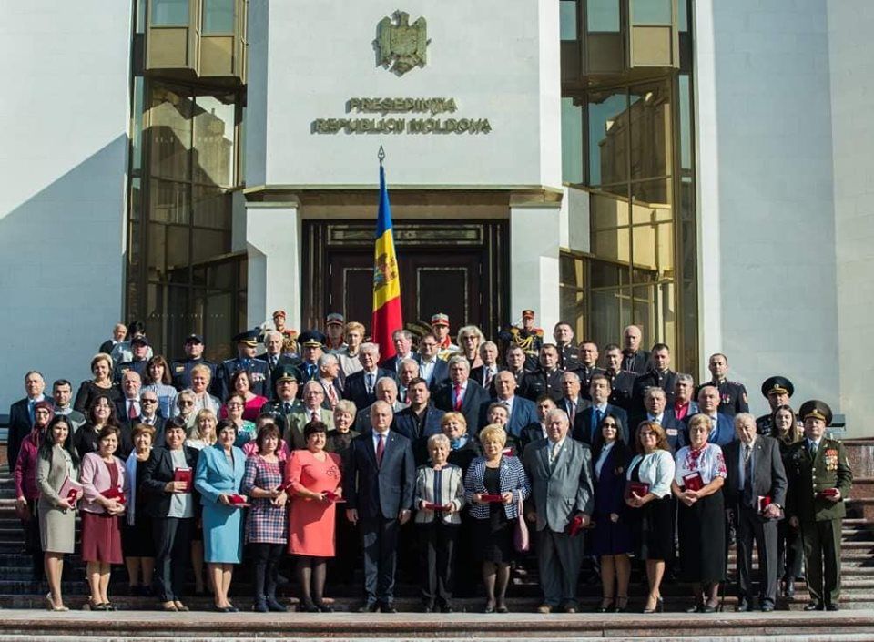 Президент вручил госнаграды группе граждан.